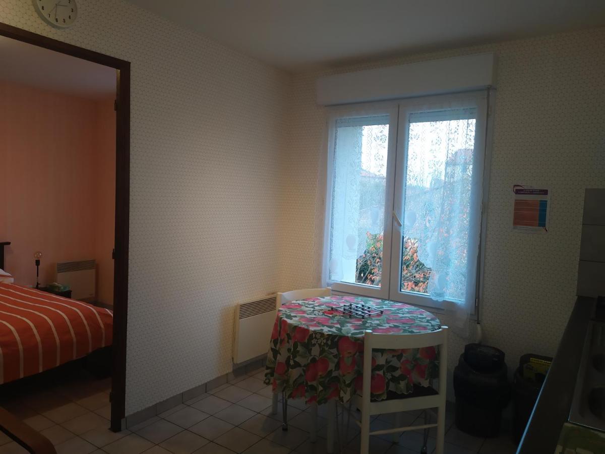 Chez Fabienne T1 Apartment Le Breuil-sur-Couze Exterior photo